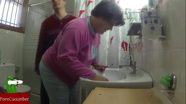 Fat, pussy food and cum.Homemade voyeur taped an amateur gf with a spycam CRI097