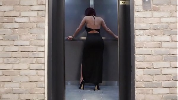 2016-01-03 Audrey, black dress, black heels and toy1