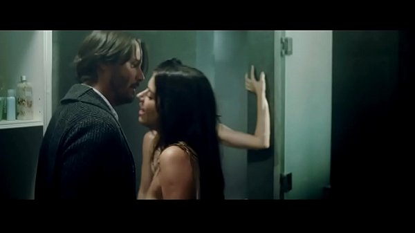 Ana de Armas, Lorenza Izzo in Knock Knock (2016)