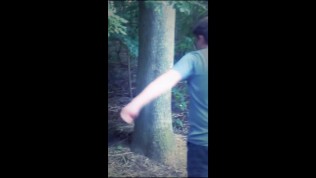 IL TAPE UN ARBRE SEXE HARCORE