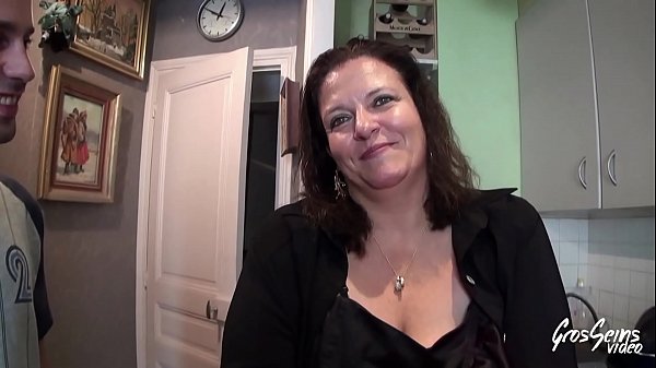 Véronique se tape un jeune de l’âge de son fils