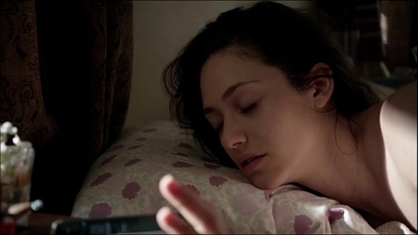 Emmy Rossum topless in Shameless S05 E06