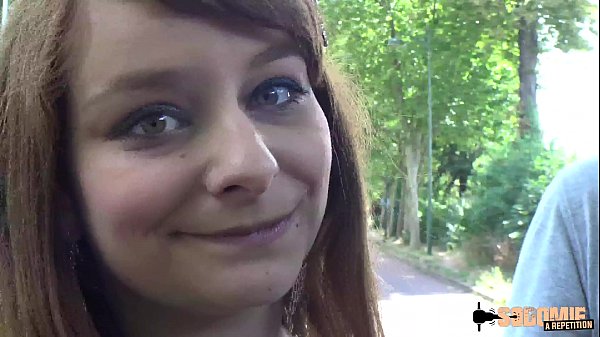 Julie 18 ans n’a pas d’expérience mais apprend vite