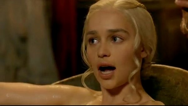 Emilia Clarke Game of Thrones S03 E08