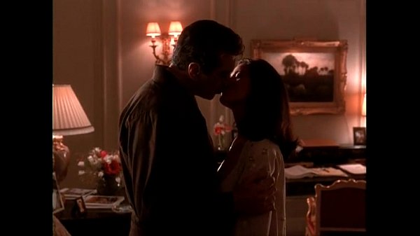 Linda Fiorentino in Jade-Not tough enough for the cock