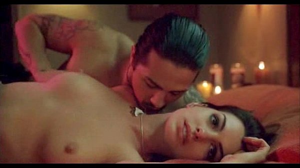 027 Anne Hathaway Havoc (sex in bed)