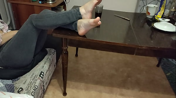 REAL SEX TAPE – My Step Mom’s Dirty Smelly Soles Jerking My Dick – Footjob Homemade